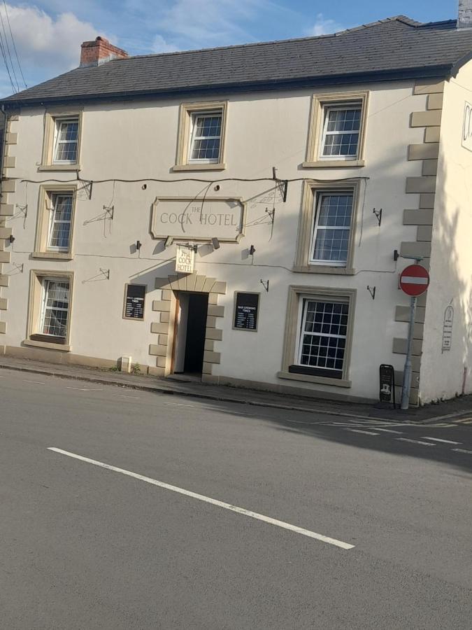 The Cock Hotel Bronllys Exteriör bild